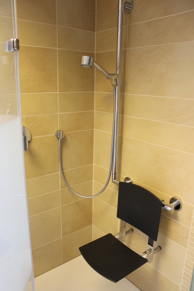 Dusche mit Sitz